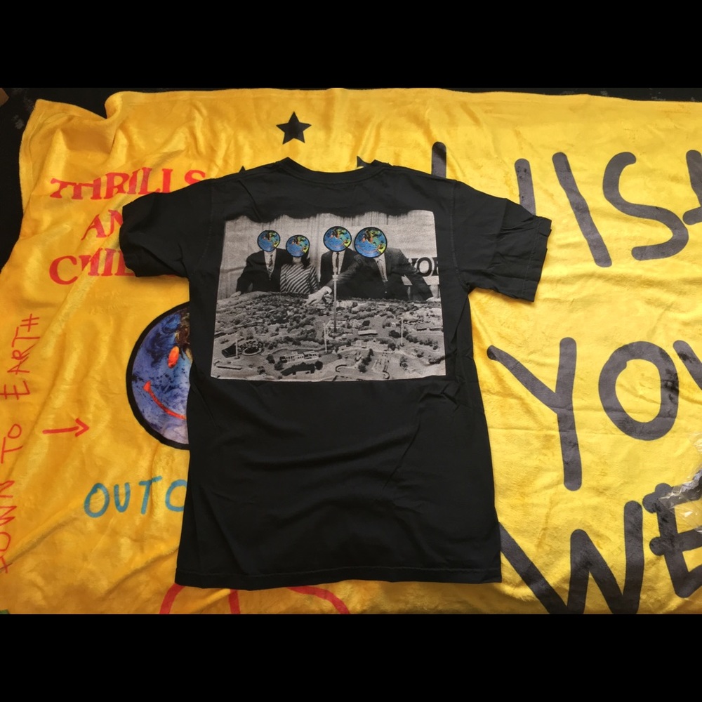 LIMITED EDITON SOLD OUT. ASTROWORLD T-SHIRT.